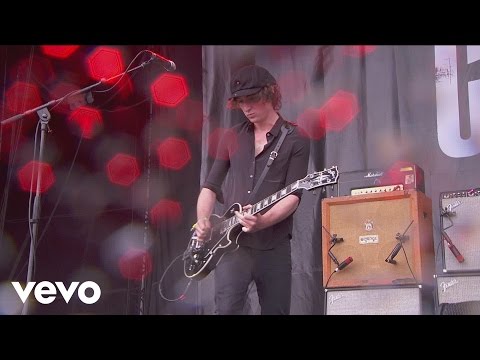 Catfish and the Bottlemen - Tyrants (Live at Glastonbury 2015)