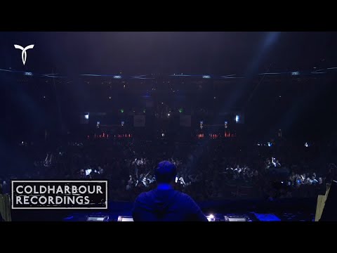 Daxson - While We Wait 🔴 Live At Transmission Prague 2021
