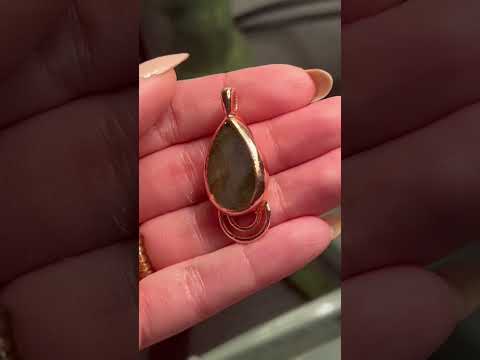 🌿✨Copper Electroformed Labradorite Pendant #jewelry #crystals #jewelrydesigner #jewellery #make