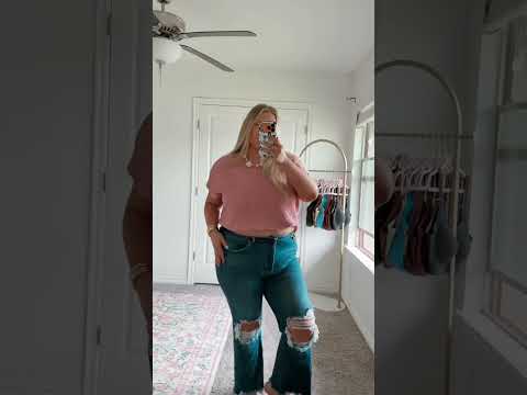 Lightweight and roomy top for summer! SHEWIN #oversizedshirt #summertop #summerfashion