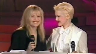 France Gall &amp; Cyndi Lauper _ You Have To Learn To Live Alone/Les Uns Contre Les Autres [Live 1993]