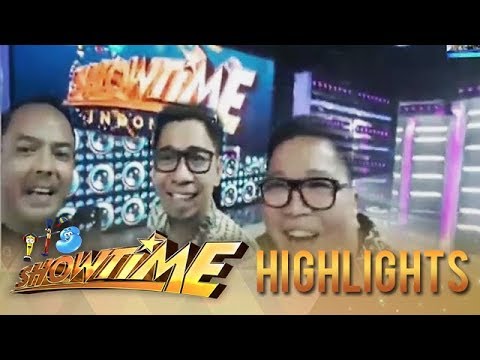 Direk Bobet, Jugs and Teddy tour around It’s Showtime Indonesia stage! | It's Showtime