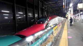 秋田新幹線 秋田行きこまち43号 盛岡駅発車(発車メロディ・はやぶさ号との切り離しあり)