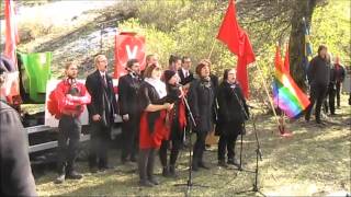 preview picture of video 'Vänsterpartiet, Ung Vänster och VSF sjunger Internationalen första maj 2014 i Uppsala'