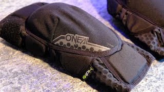 Unboxing: O'Neal Redeema Knee Guard - MOUNTAINBIKE packt aus