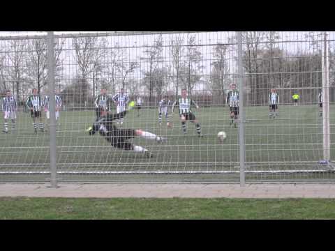 Sven van Maurik scoort de 1-2 tegen FC Lienden (25 januari 2014)
