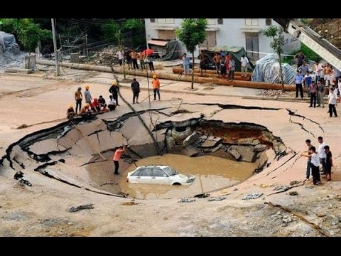 FUNNIEST VIDEO !!!! I bet you can't stop laughing..