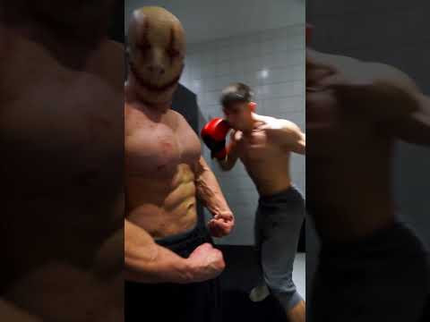 KICKBOXER VS BODYBUILDER