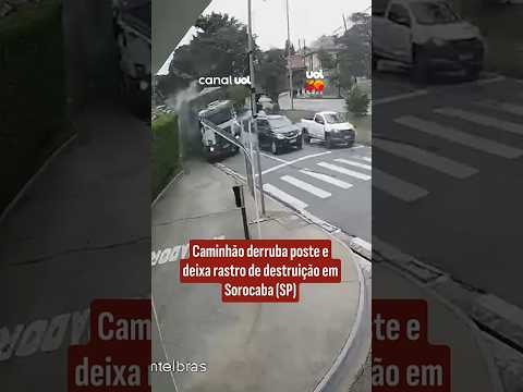 Caminhão derruba poste e deixa rastro de destruição em Sorocaba (SP)