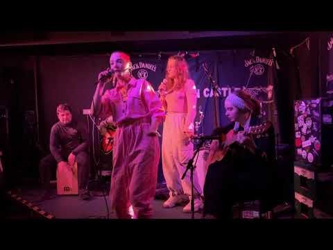 Alice Callari , Why dont you ? , Dublin Castle , London