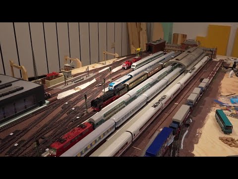 Marco's Model Railway Part 15 – Road Construction, Outlook and Yet Another New Locomotive