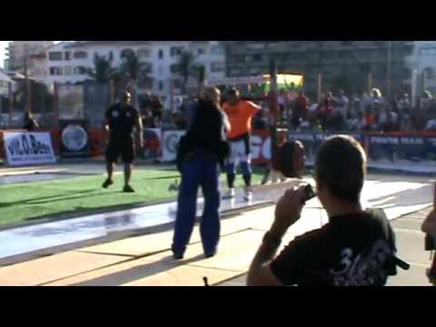 Strongman - Zydrunas Savickas Medley w/ 430 kg Yoke and frame carry w/ 8 Girls