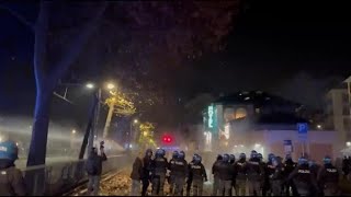 Askatasuna Torino, il corteo dopo lo sgombero: i manifestanti tentano di rientrare nel centro soc...