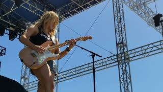 Lindsay Ell - Waiting On the World to Change