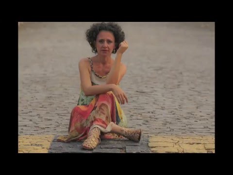 [Flavia Wenceslau] Por uma Folha