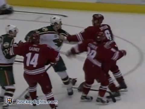 Derek Boogaard vs Matthew Spiller