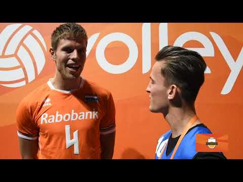 SV Creator Rik spreekt met Thijs Ter Horst na overwinning