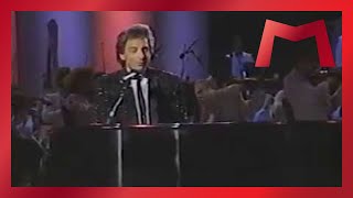 Barry Manilow Performs "America The Beautiful/One Voice" - July 4, 1986