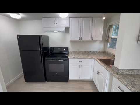 PL9726 - Beautifully Updated Apartment in Duplex For Rent!