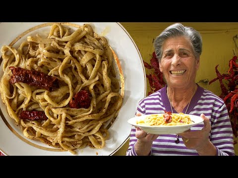, title : 'Enjoy Maria's garlic, chili pepper & olive oil dressed 'sthridhlja' pasta! | Pasta Grannies'