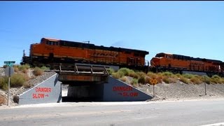 preview picture of video 'BNSF 7504 leads an intermodal through Oro Grande, California August 30th, 2011'