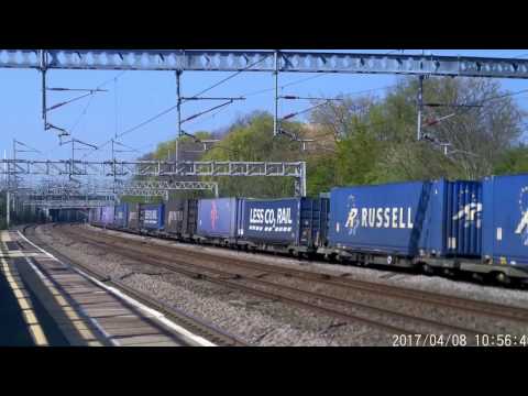 90046+90016 at Tamworth 4M27 Coatbridge to Daventry 08/04/17