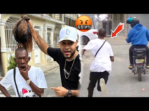 Le roban la peluca en plena entrevista