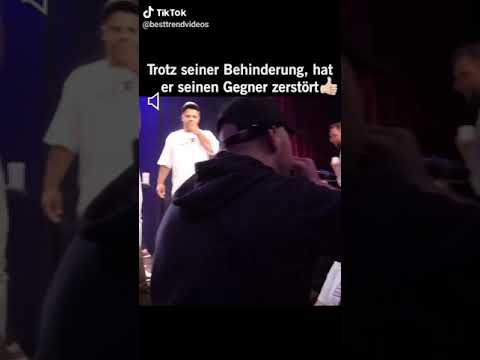 Trotz seiner Behinderung hat er seine Gegner zerstört 😂😰