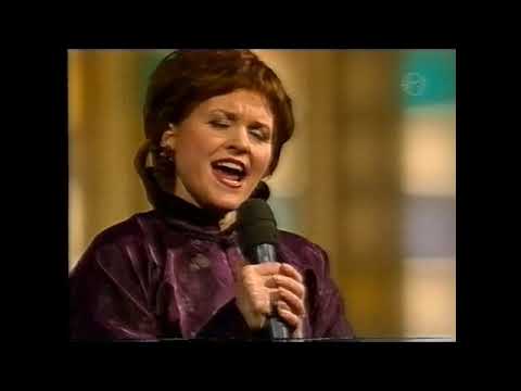 Sigrún Hjálmtýsdóttir,  Diddú.  2003.  Sp.  417.