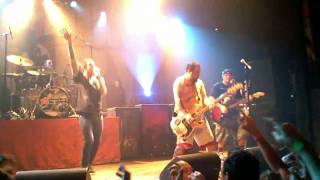 New Found Glory LIVE - &quot;Don&#39;t Let Her Pull You Down&quot;