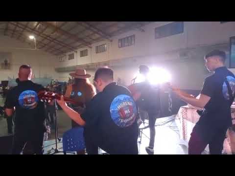 Gualjaina Chubut, enganchado a través del vaso 