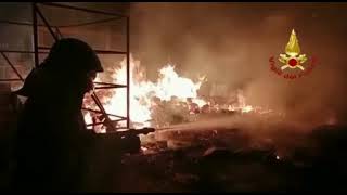 fiamme-a-torella-dei-lombardi-intervento-dei-vigili-del-fuoco