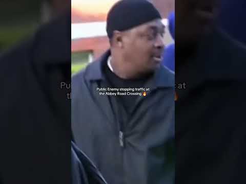 Imagine visiting the studios and seeing these guys at the crossing 😍