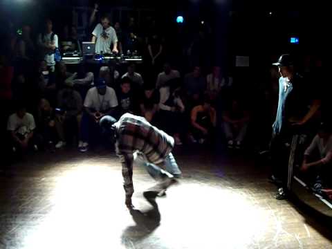 Meen187 vs WingZero - semifinal footwork UK BBboy Champs Knock Out Jam 2011
