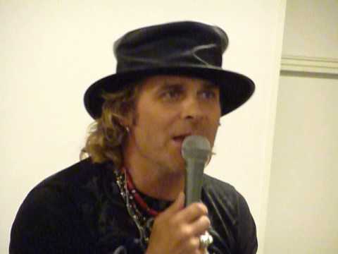 MIKE TRAMP - When he last met Vito Bratta (question by fan at Q & A)