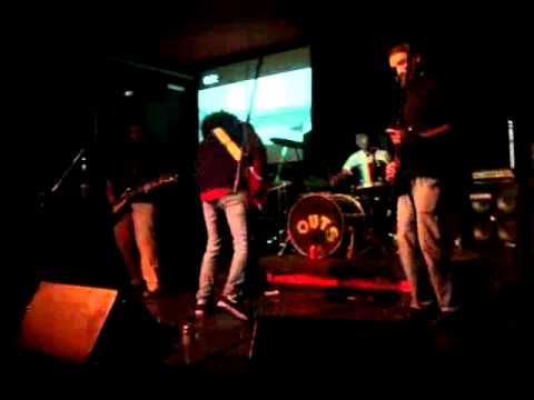 Rosebud - Outs Club 04/06/11 (BLUES DRIVE MONSTER)