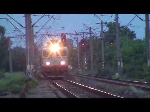 Tren R5453 Bacau - Suceava Nord  intra in Liteni cu EC126 a depoului Iasi  - 20.07.2018