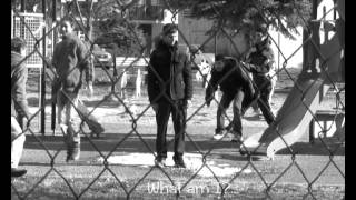 Próbálok talpon maradni. A.F.M in Action