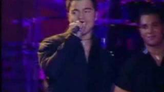 Juan Camus &quot;Your song&quot; Gira Operacion Triunfo (02/06/2002)