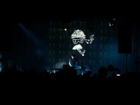 NTEIBINT - Micachu Remix - live @ Synch Festival