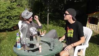 Video Vapor Guru a Colectiv degustují bylinky z vaporizérů.  Vaporizač