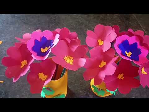 Beautiful flower vase made with colour papers 