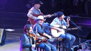 Alan Jackson 2015 - As She&#39;s Walking Away (Live) Tampa FL.