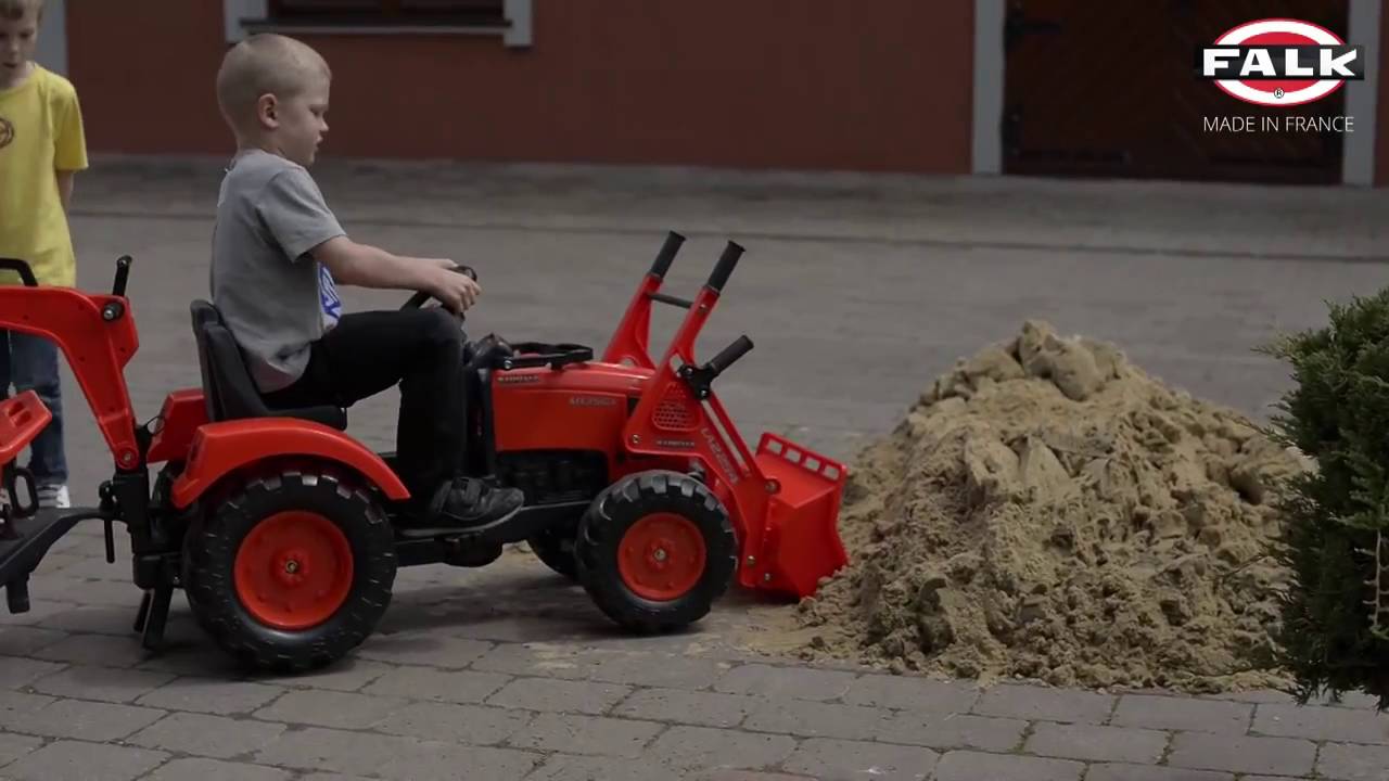 FALK – Šliapací traktor Kubota M135GX s nakladačom a vlečkou