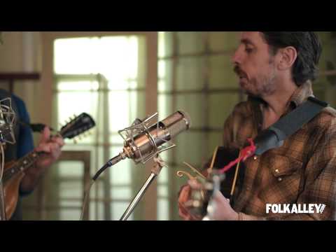 Folk Alley Sessions: The Murphy Beds  - "Young Emily"