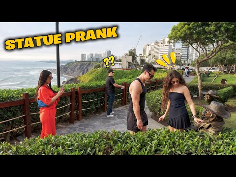 People think they are statues but they get a tremendous surprise 😬🤣