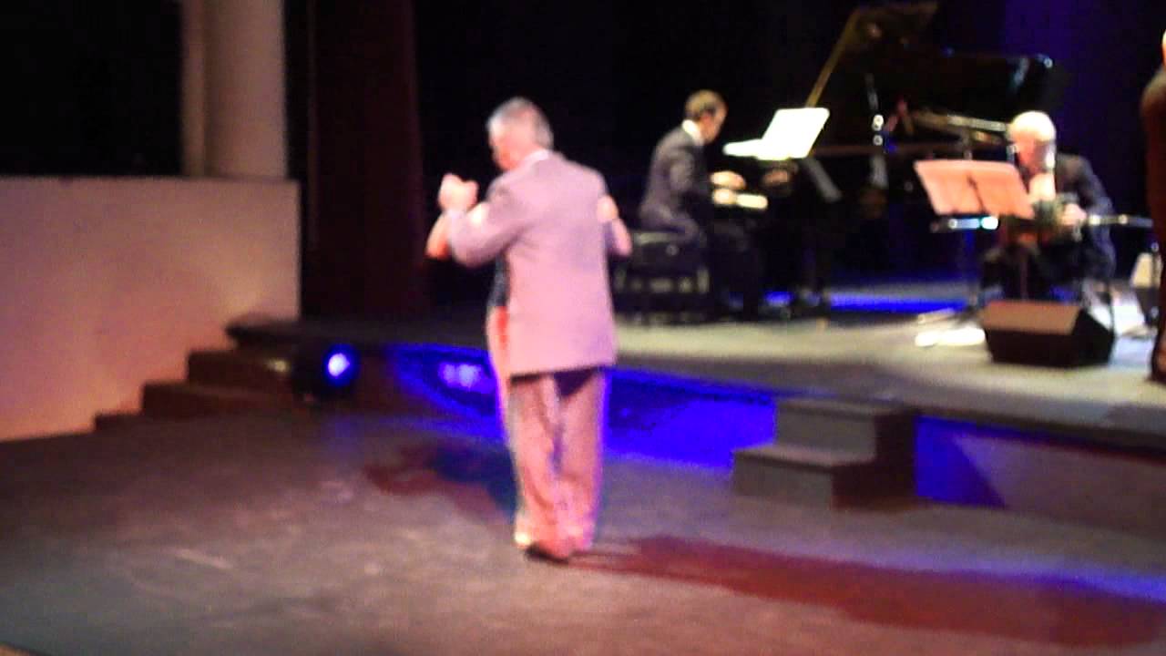 Julio Duplaa presenta al Maestro Franco y los Milongueros de Villa urquiza