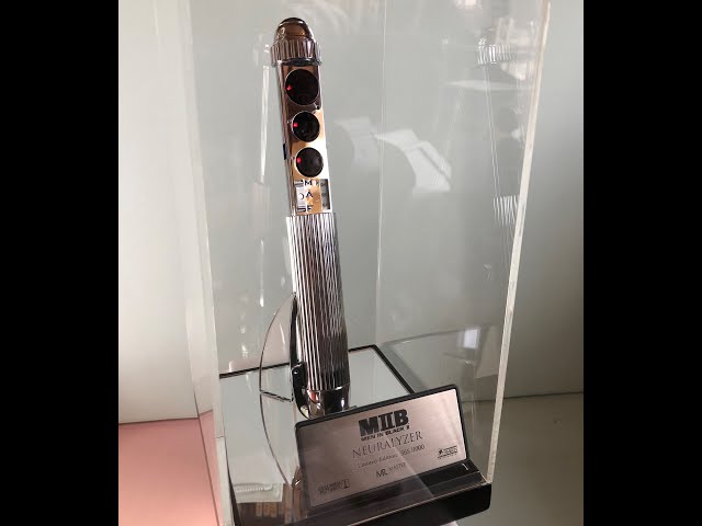 Vídeo relacionado con Factory Entertainment Men in Black II Neuralyzer - Réplica de Accesorios de edición Limitada