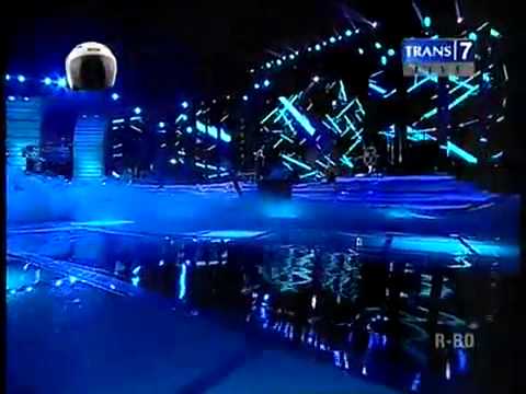 JUDIKA -  Mama Papa Larang (LIVE)