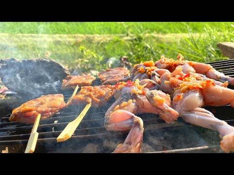 WOW Grilled Frog With Pork chops  Eating In My Field